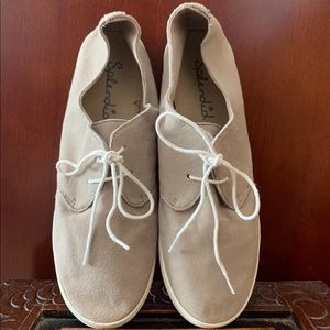 Splendid beige suede shoes